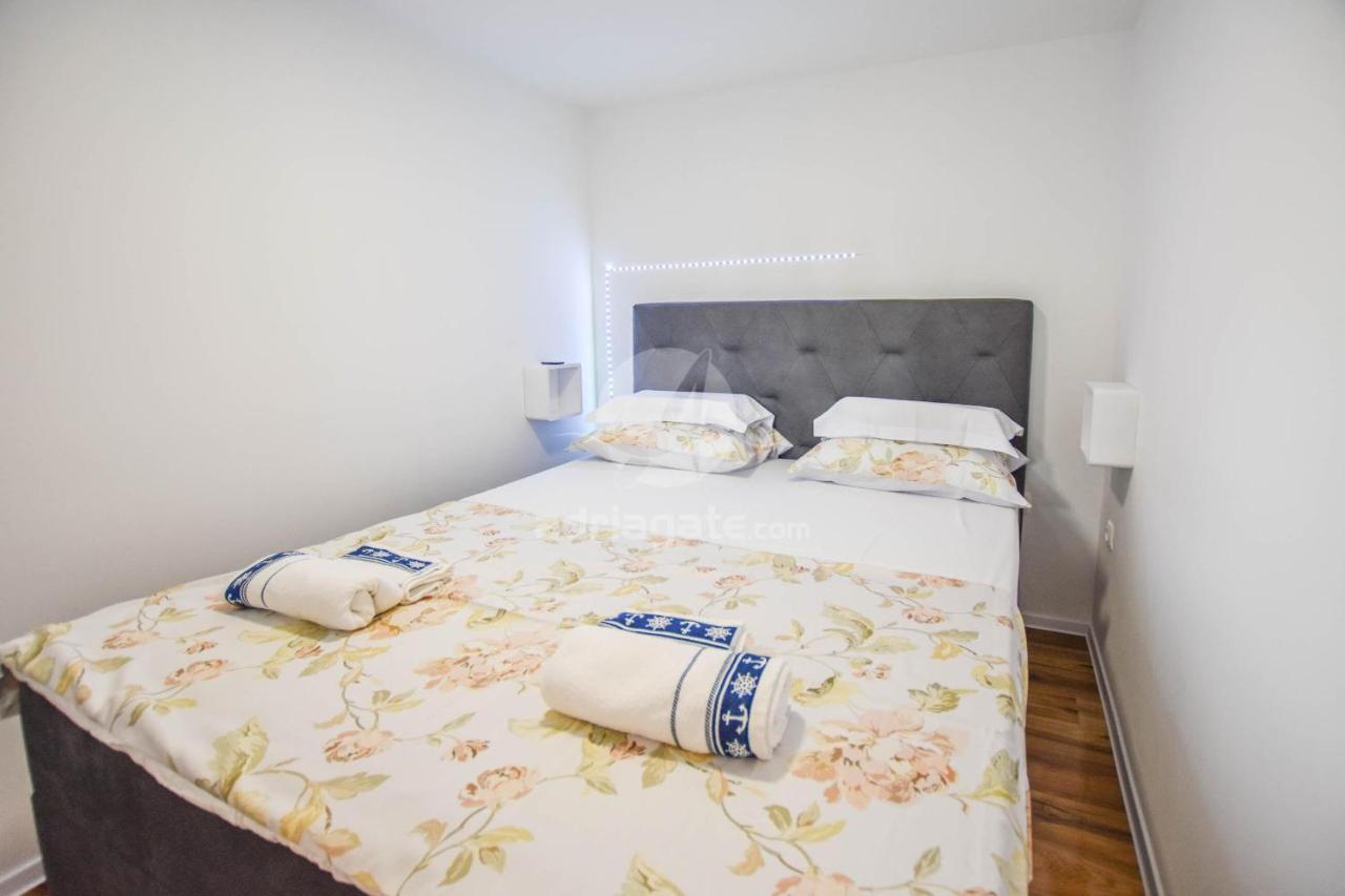 Mobile Home Dandelion Biograd Na Moru Luaran gambar