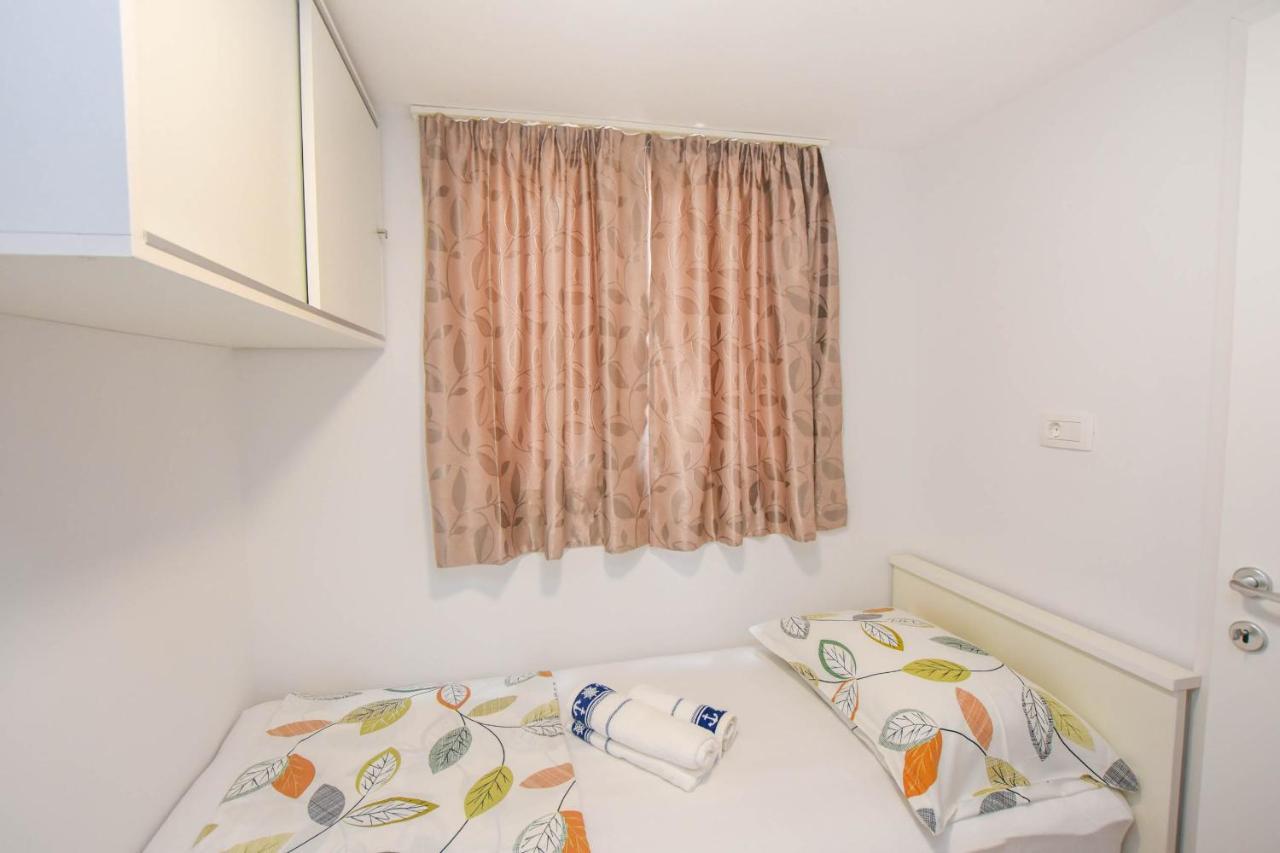 Mobile Home Dandelion Biograd Na Moru Luaran gambar