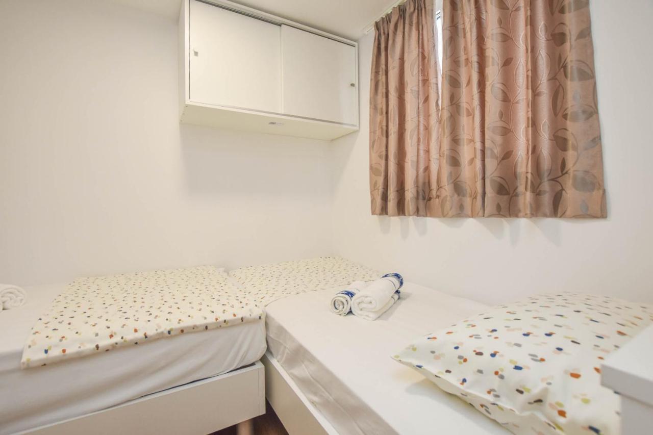 Mobile Home Dandelion Biograd Na Moru Luaran gambar